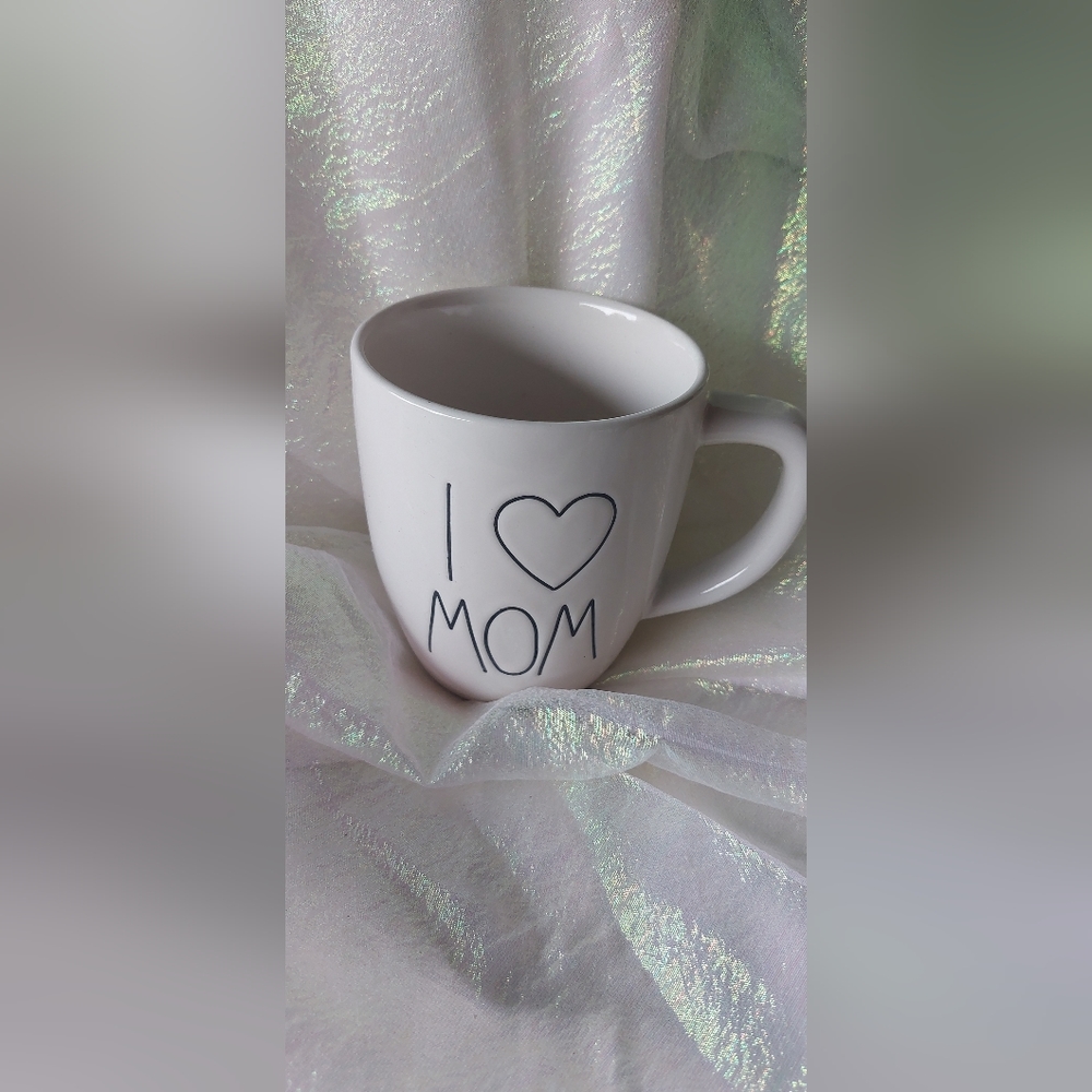 NEW! Rae Dunn I ❤ mom mug.